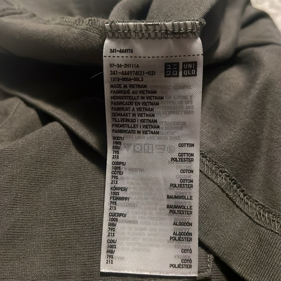 Uniqlo Long Sleeve Sweater (S) - Picture 5 of 5